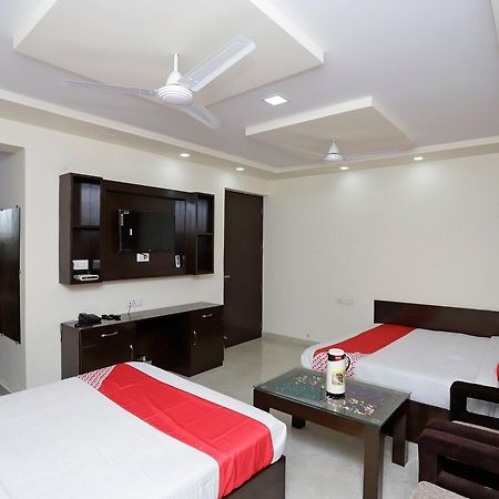 Oyo 39595 Hotel Ray Ban Kankhal Экстерьер фото