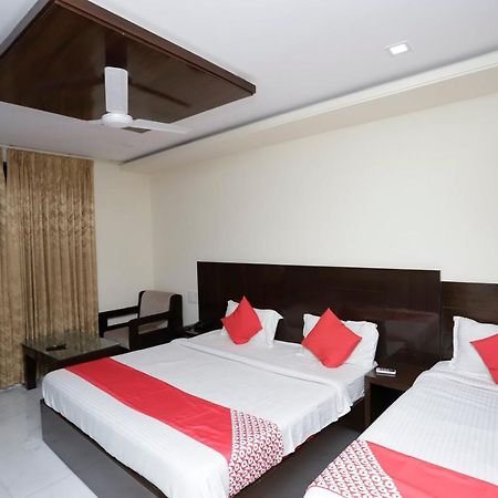 Oyo 39595 Hotel Ray Ban Kankhal Экстерьер фото