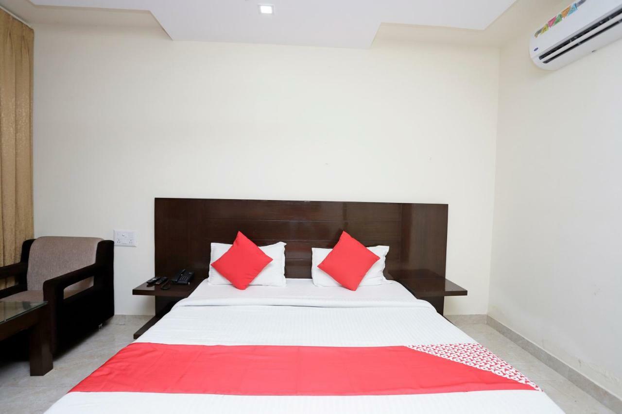Oyo 39595 Hotel Ray Ban Kankhal Экстерьер фото