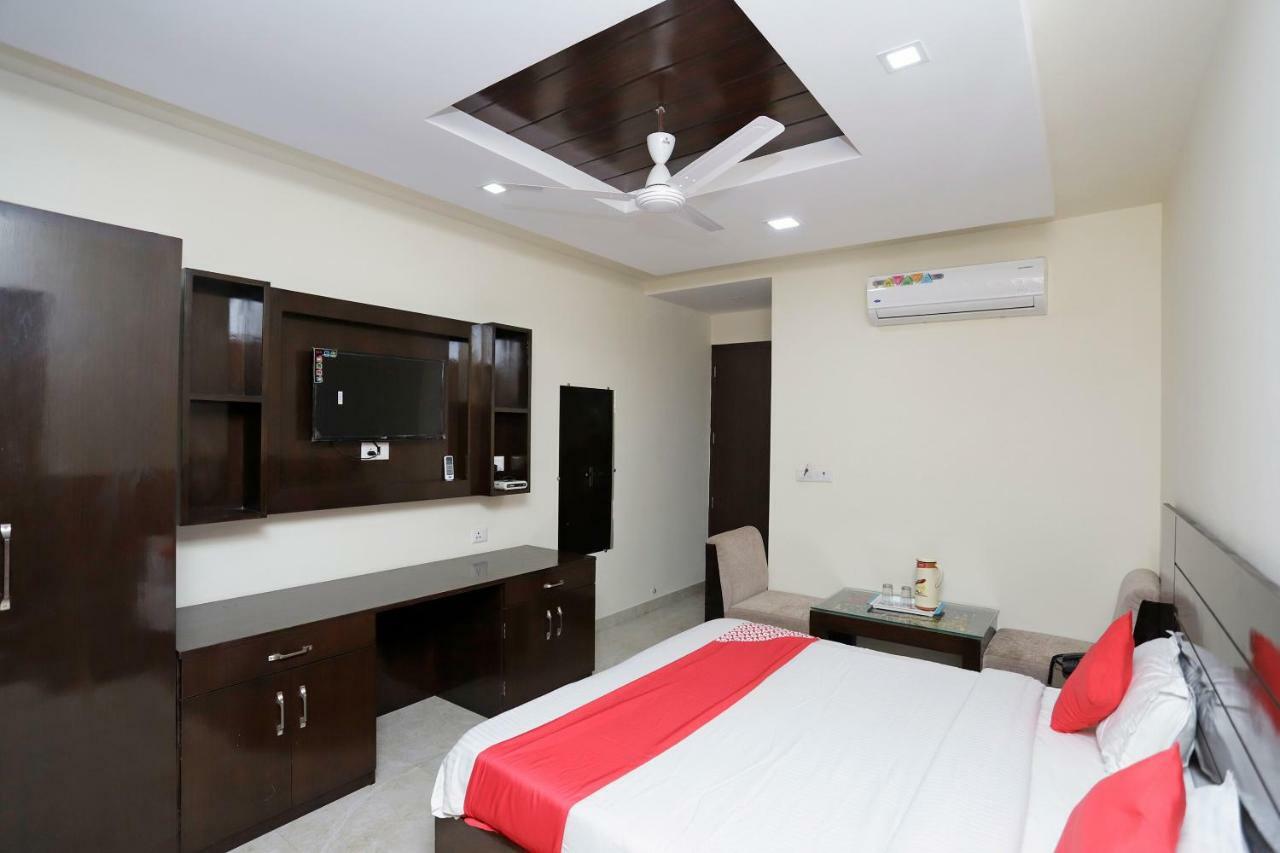 Oyo 39595 Hotel Ray Ban Kankhal Экстерьер фото