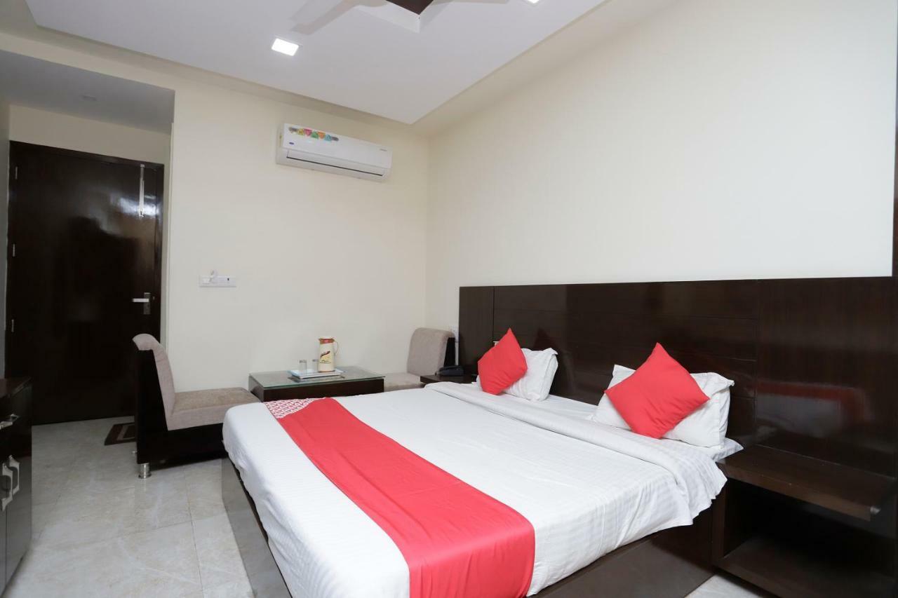 Oyo 39595 Hotel Ray Ban Kankhal Экстерьер фото