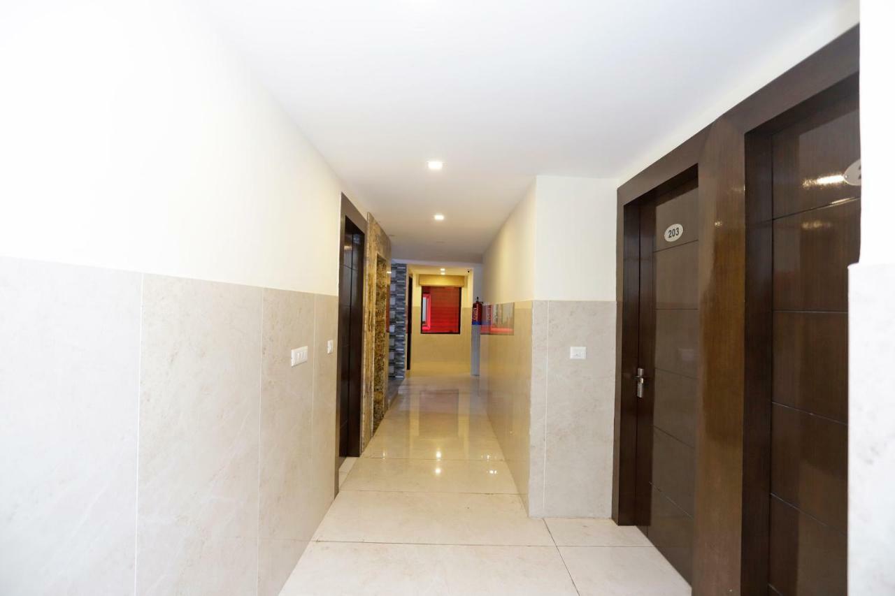 Oyo 39595 Hotel Ray Ban Kankhal Экстерьер фото