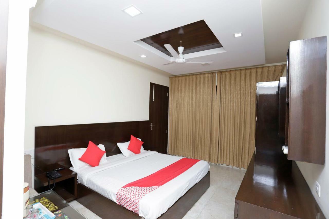 Oyo 39595 Hotel Ray Ban Kankhal Экстерьер фото