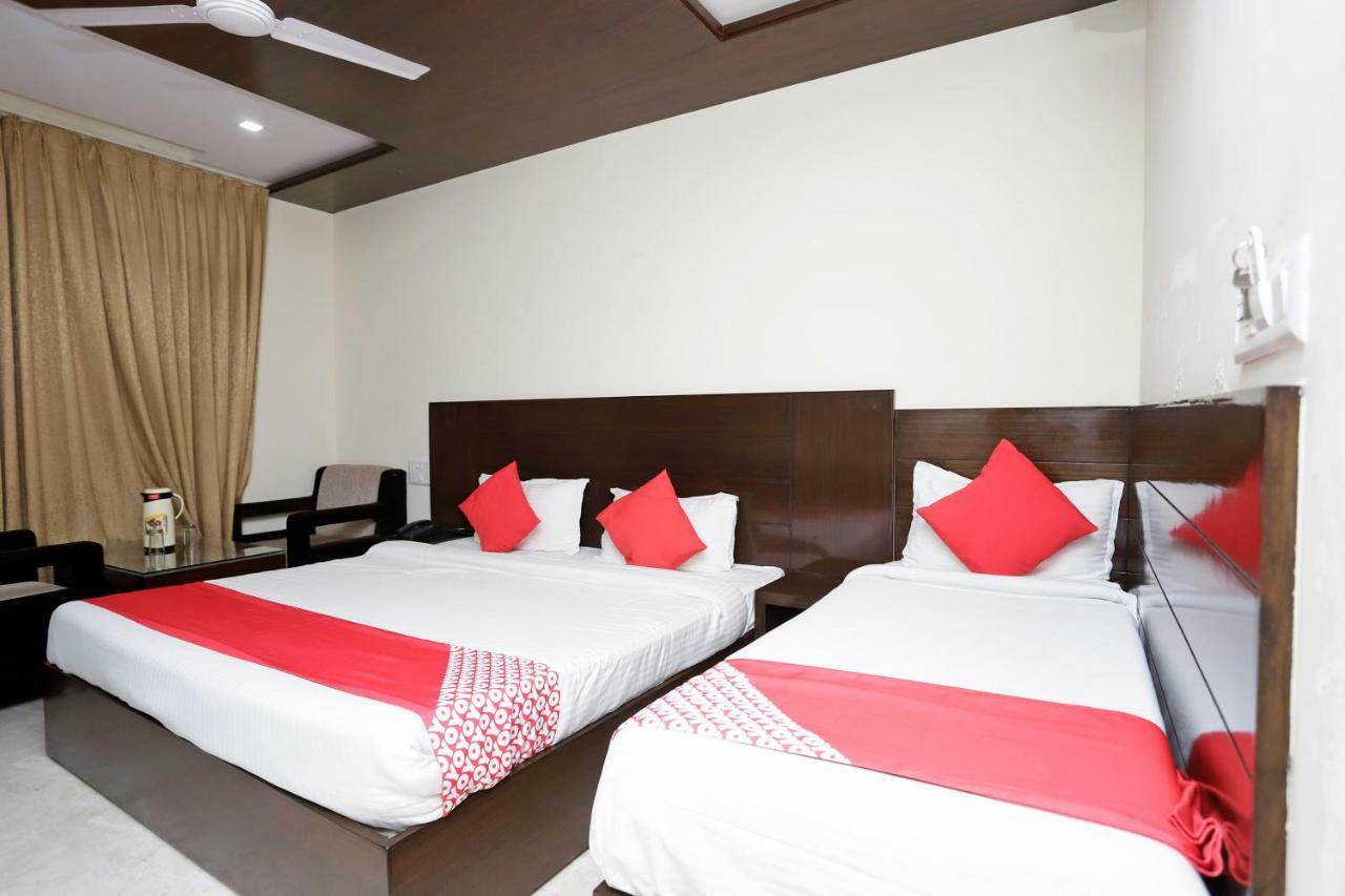 Oyo 39595 Hotel Ray Ban Kankhal Экстерьер фото