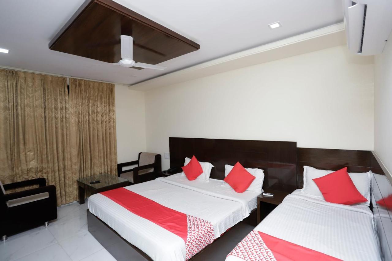 Oyo 39595 Hotel Ray Ban Kankhal Экстерьер фото