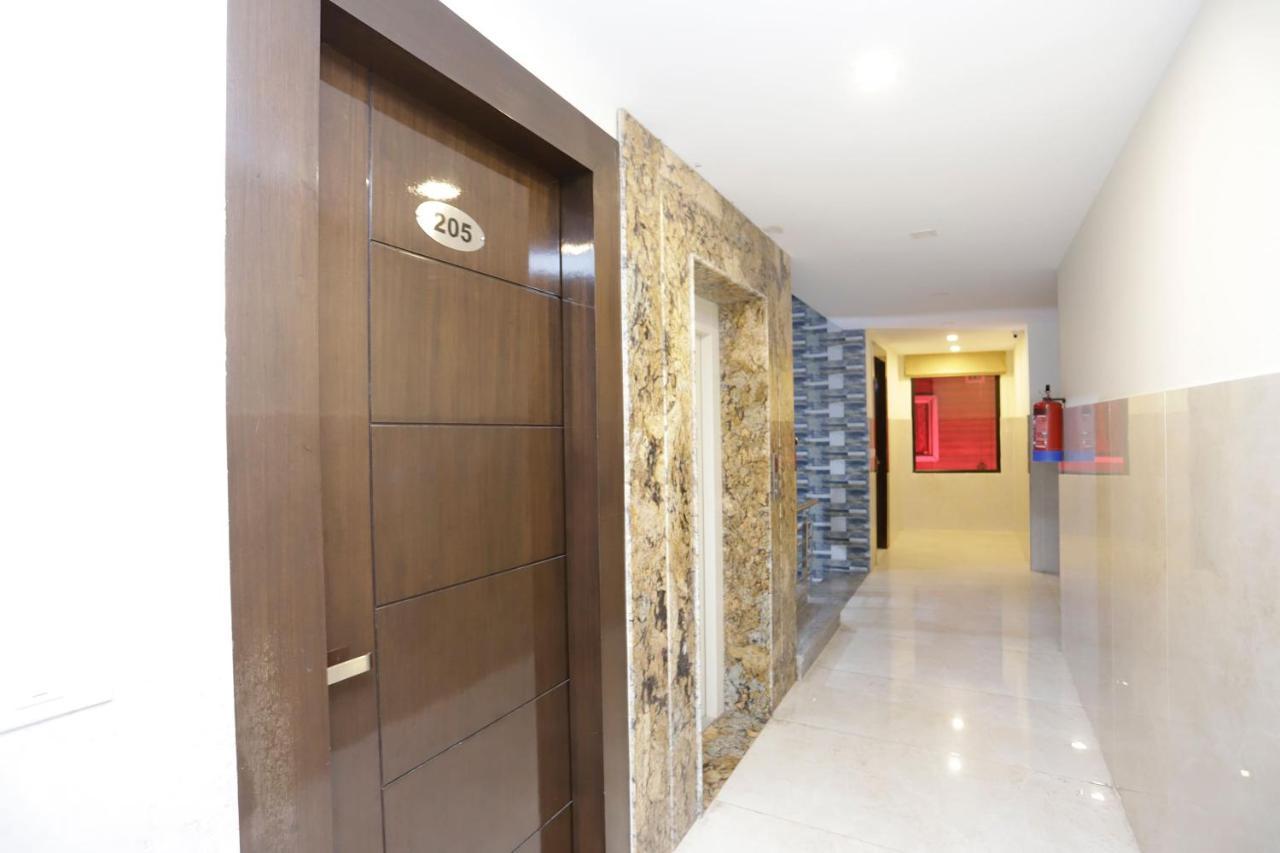 Oyo 39595 Hotel Ray Ban Kankhal Экстерьер фото